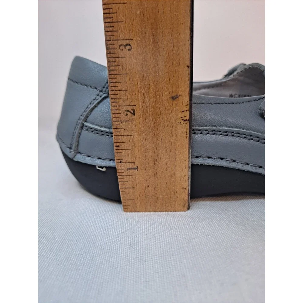 Propet Woman's Clover Casual Shoe 6.5M Gray Leather Hook & Loop Perforated